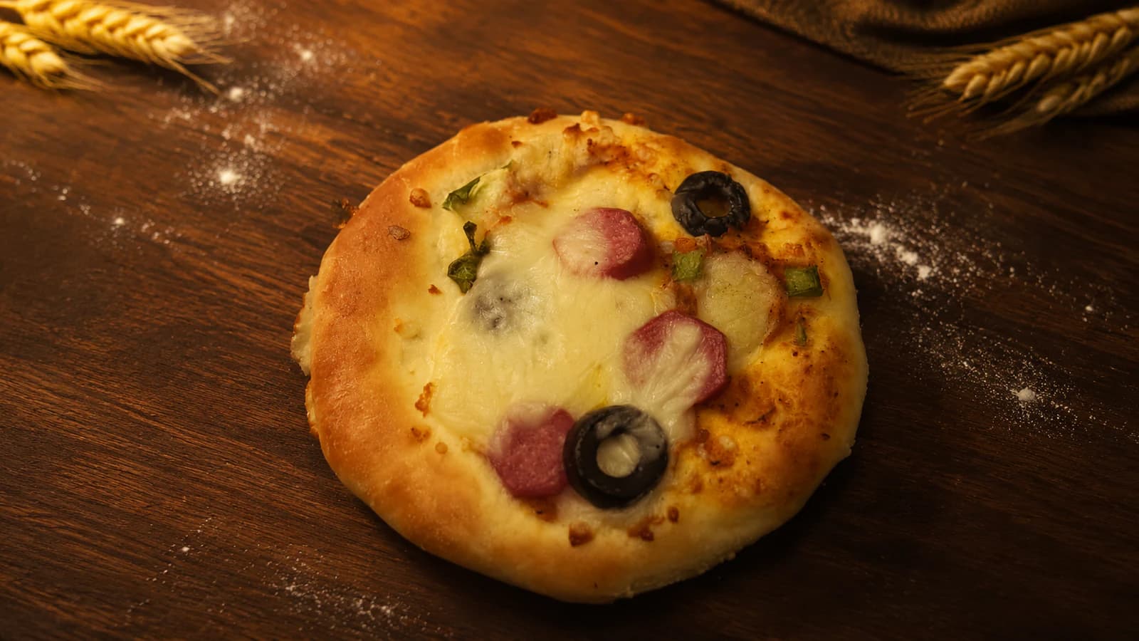 معجنات بيتزا صغيرة