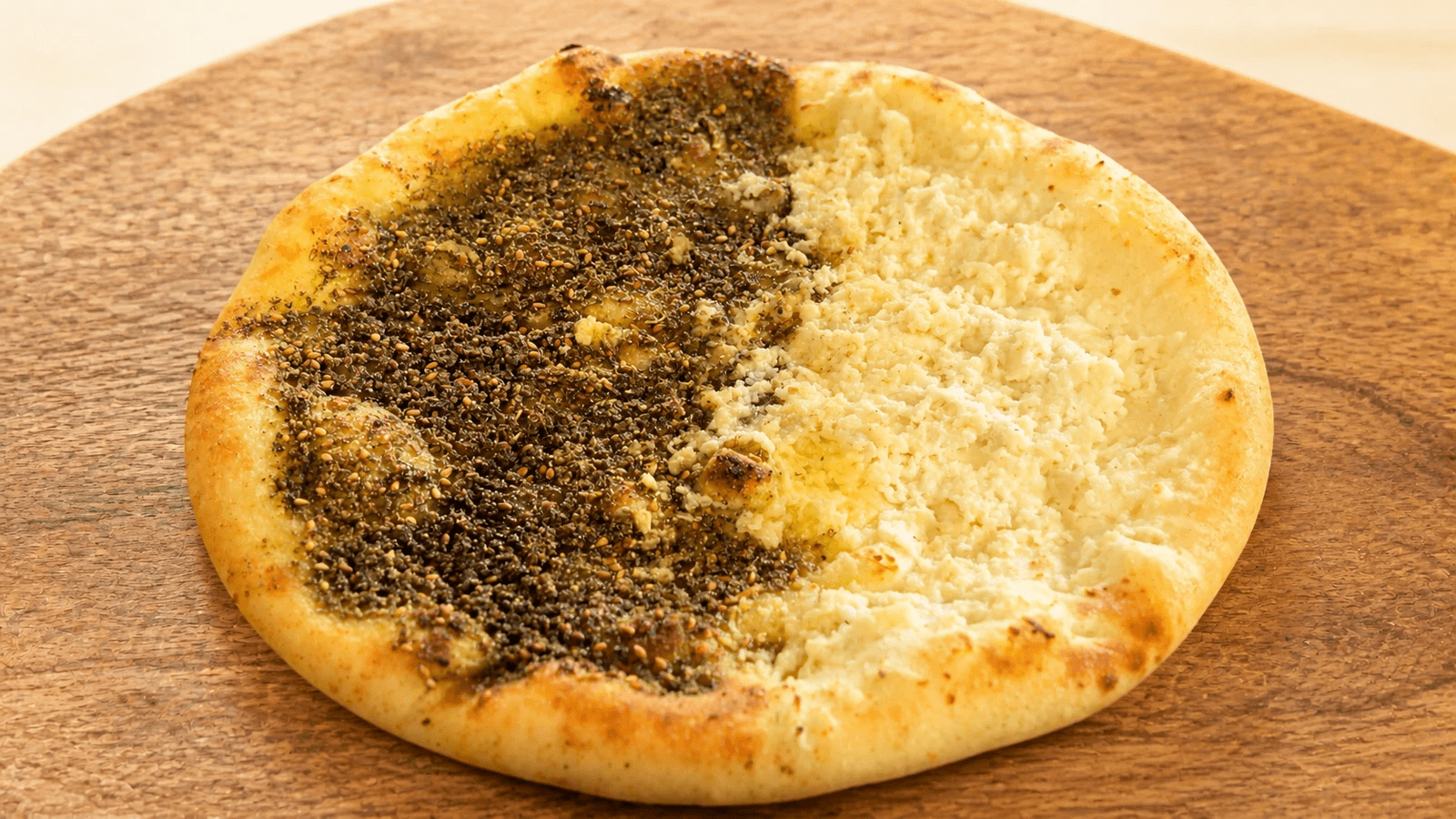 منقوشة زعتر وجبنة